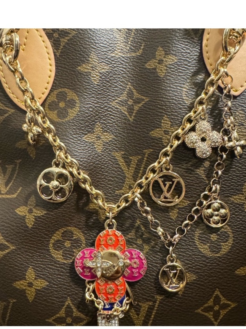Vivienne purse/bag Charm Chain keychain - Picture 8 of 8